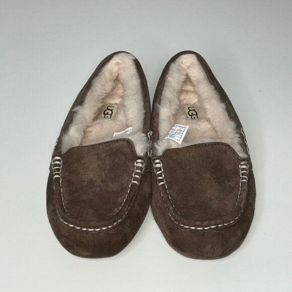 UGG Shoes - COPY - NWOT!!! UGG slipper size 5 women